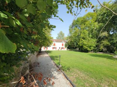 Vente Maison 10 pices LUSSAC-LES-CHATEAUX 86320