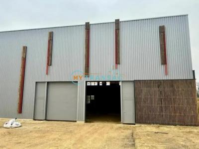 photo For rent Commerce LOUVRES 95