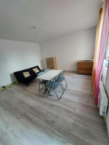 photo For rent Apartment SAINT-QUENTIN 02