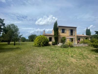 For sale House LACOSTE  84