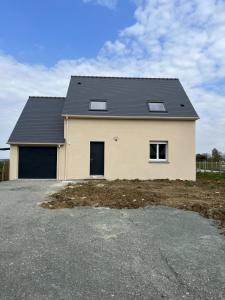 For sale House BECON-LES-GRANITS  49