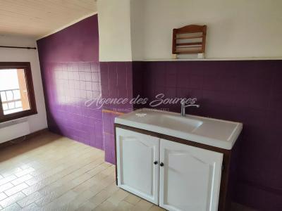 Location Appartement VARAGES  83