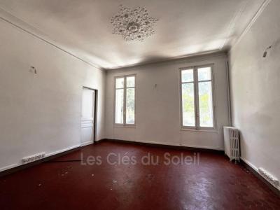 photo For rent Commerce TOULON 83