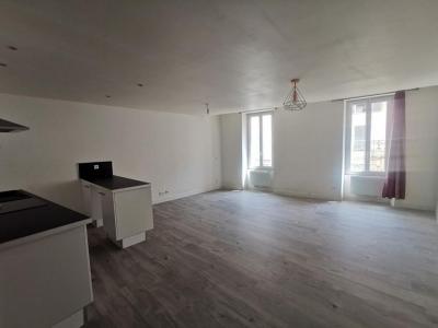 Location Appartement MUY  83