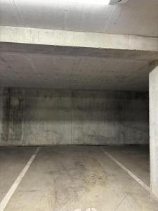 photo For rent Parking NANTES 44