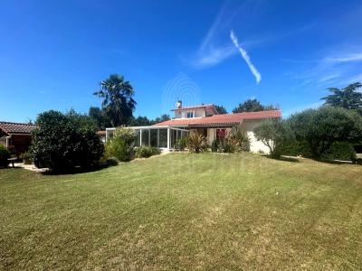 For sale House LAPEYROUSE-MORNAY Lapeyrouse Mornay 26