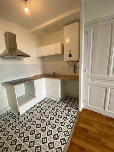 photo For rent Apartment LYON-3EME-ARRONDISSEMENT 69