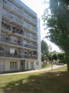 Location Appartement 4 pices COMMENTRY 03600