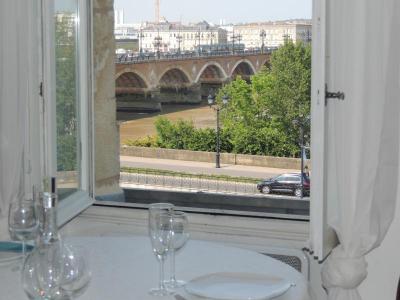 photo For rent Apartment BORDEAUX 33