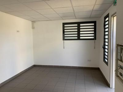 photo For rent Commercial office SAINT-PIERRE 974