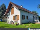 House  DANS UN HAMEAU.