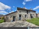 House  DANS UN HAMEAU.