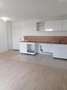 photo For rent Apartment LYON-7EME-ARRONDISSEMENT 69