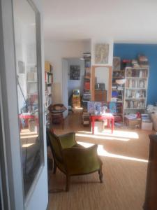 photo For rent Apartment PARIS-20EME-ARRONDISSEMENT 75