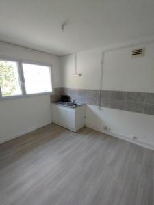 Location Appartement MONTHERME  08