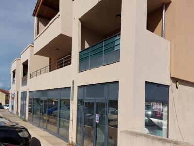 photo For rent Commerce MONTEUX 84