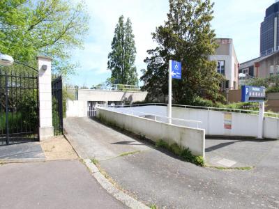 photo For rent Parking NANTES 44