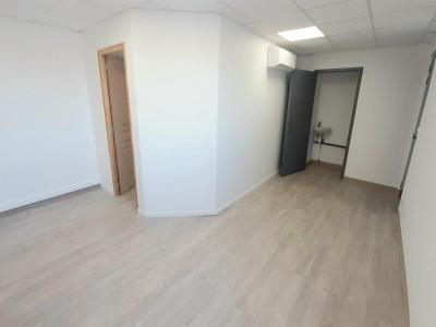 photo For rent Commerce CHATEAUNEUF-LES-MARTIGUES 13