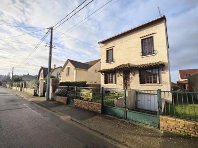 For sale House CLAYES-SOUS-BOIS  78