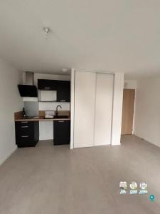 photo For rent Apartment LAVAL 53