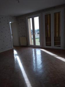 photo For rent Apartment SAINT-JULIEN-LES-VILLAS 10