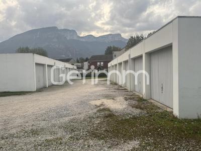 photo For rent Parking SAINT-EGREVE 38