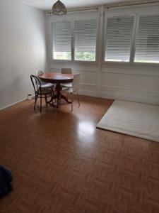 Location Appartement BRON  69