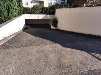 For rent Parking CRAPONNE  69