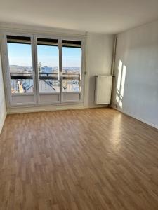 For rent Apartment COMMENTRY  03