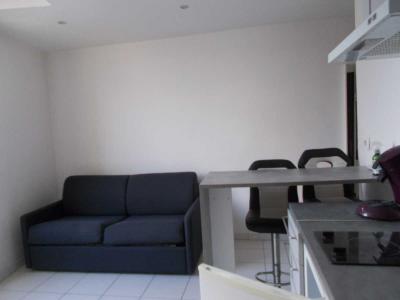 For rent Apartment CADENET  84