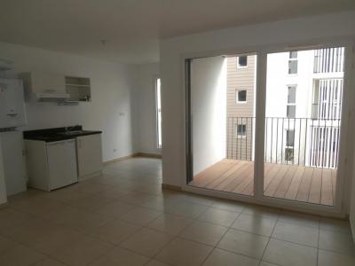 photo For rent Apartment TASSIN-LA-DEMI-LUNE 69