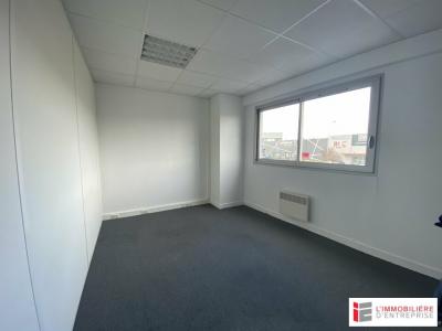 Location Bureau MONTGERMONT 35760