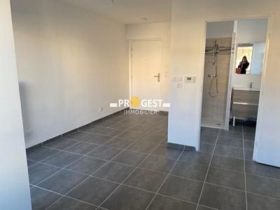 photo For rent Apartment GREASQUE 13