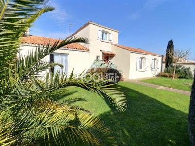 Vente Maison 8 pices SURGERES 17700