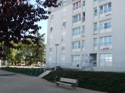 Location Appartement 3 pices COMMENTRY 03600