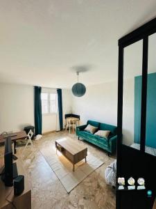 photo For rent Apartment MARSEILLE-10EME-ARRONDISSEMENT 13